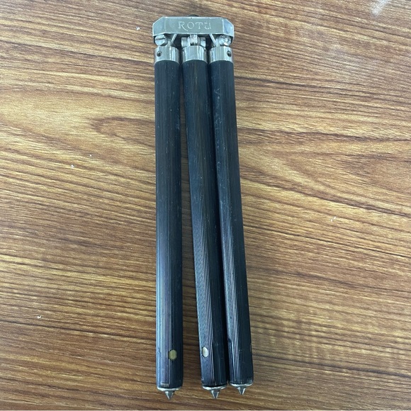 Vintage ROTÜ Collapsible Tripod with Leather Case - Picture 1 of 8